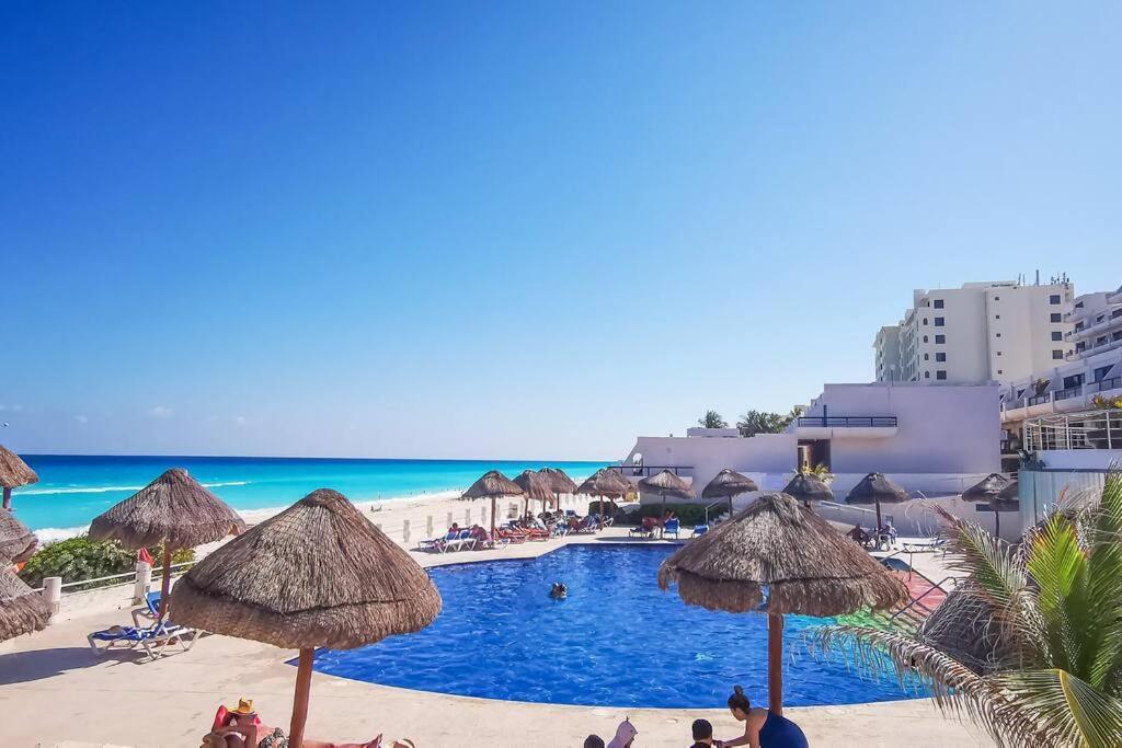 Villa Aurora Beautiful Beachfront Apartment Cancun Dış mekan fotoğraf